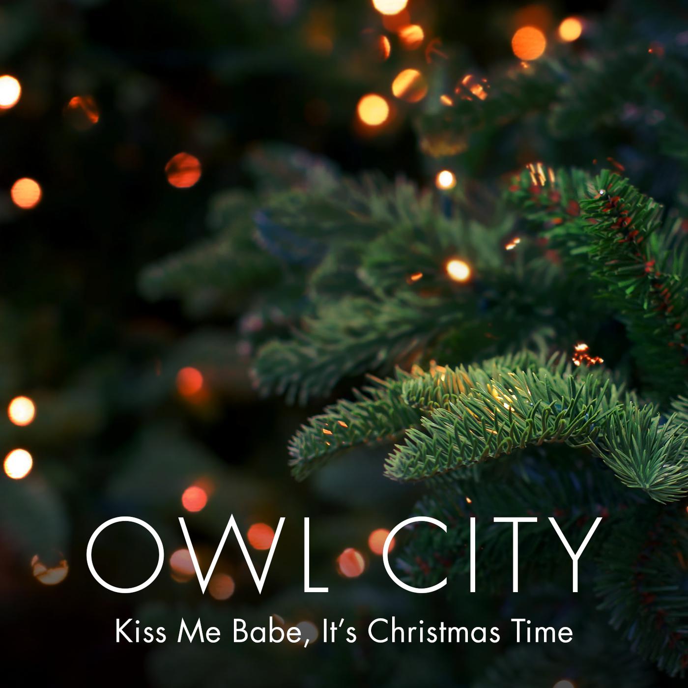 Постер альбома Kiss Me Babe, It's Christmas Time