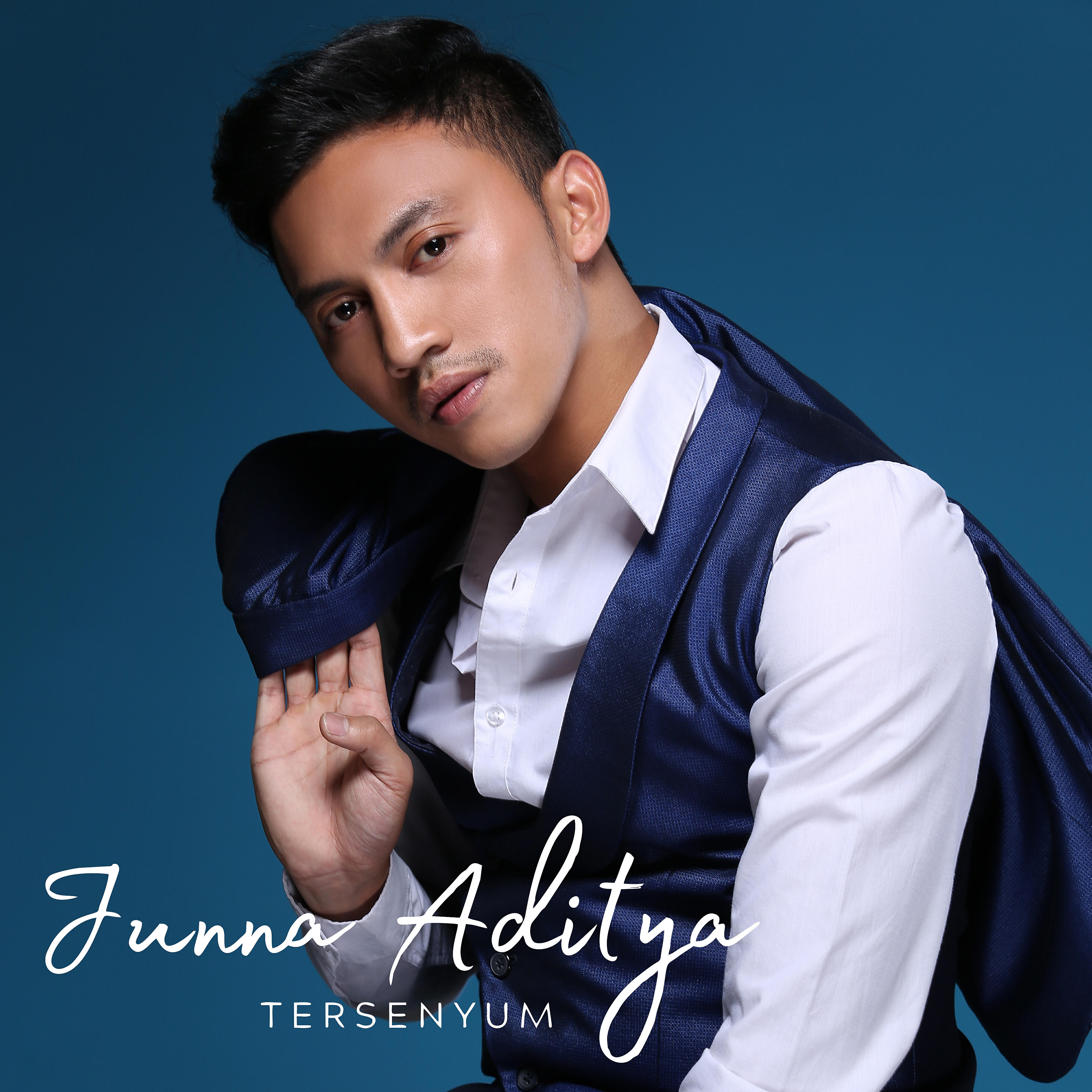Junna Aditya - Tersenyum