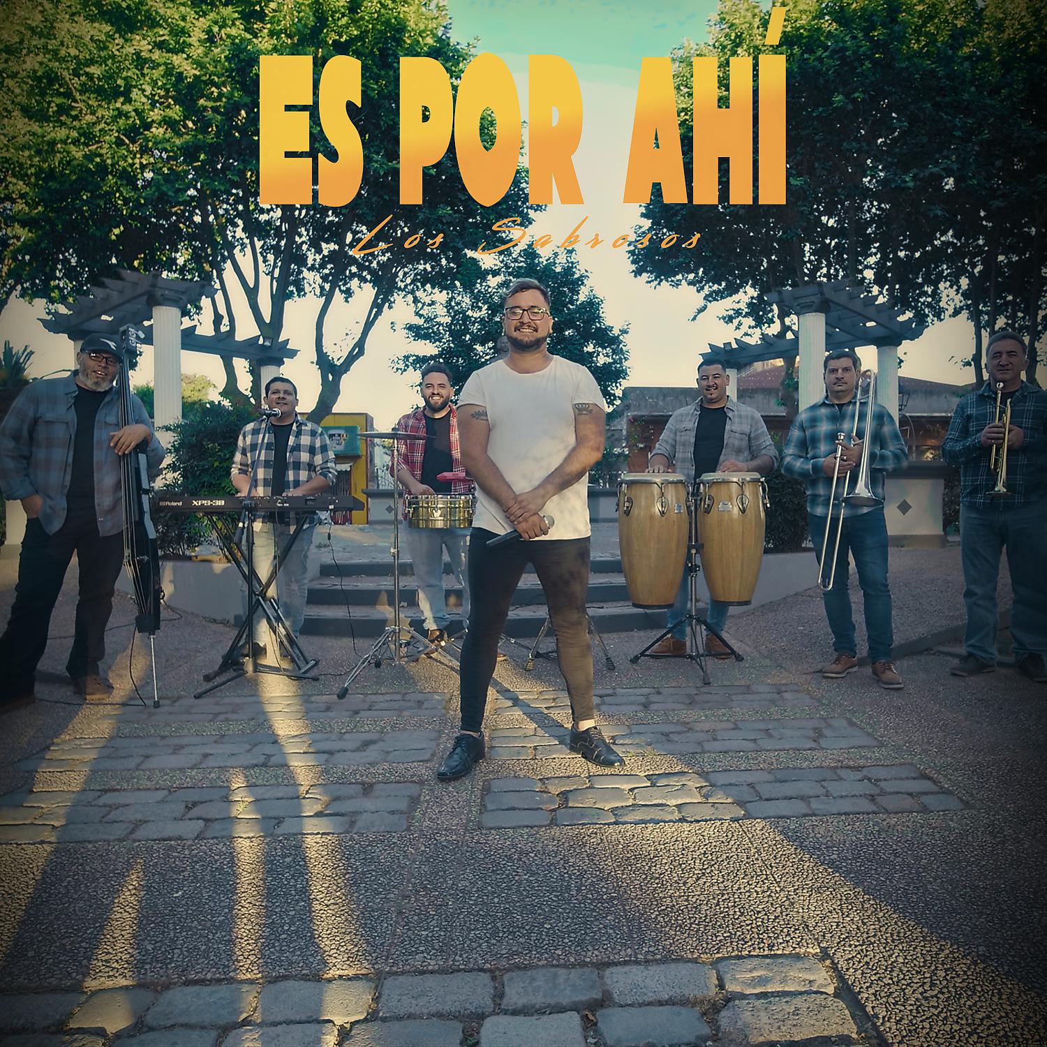 Постер альбома Es Por Ahí