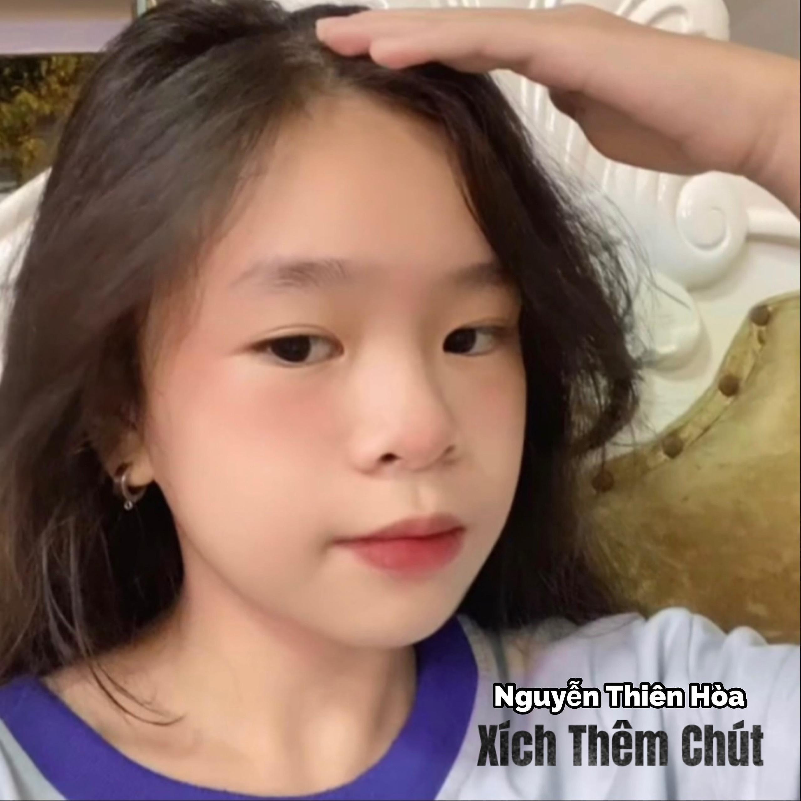 Постер альбома Xích Thêm Chút