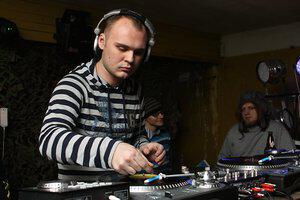 Dubai fly djs. Flying dj. диджей флай саши. Flying dj. диджей taga.