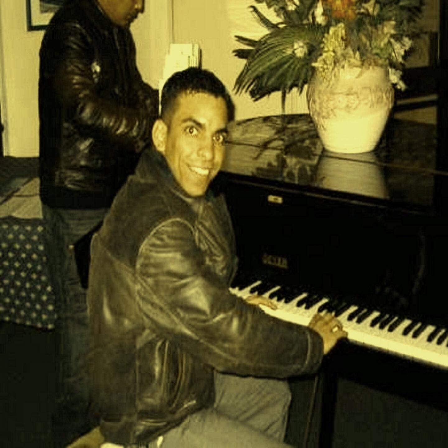 Hasni Junior - Medley: sidi l'akar / Likane bini oubimek / Mon amour