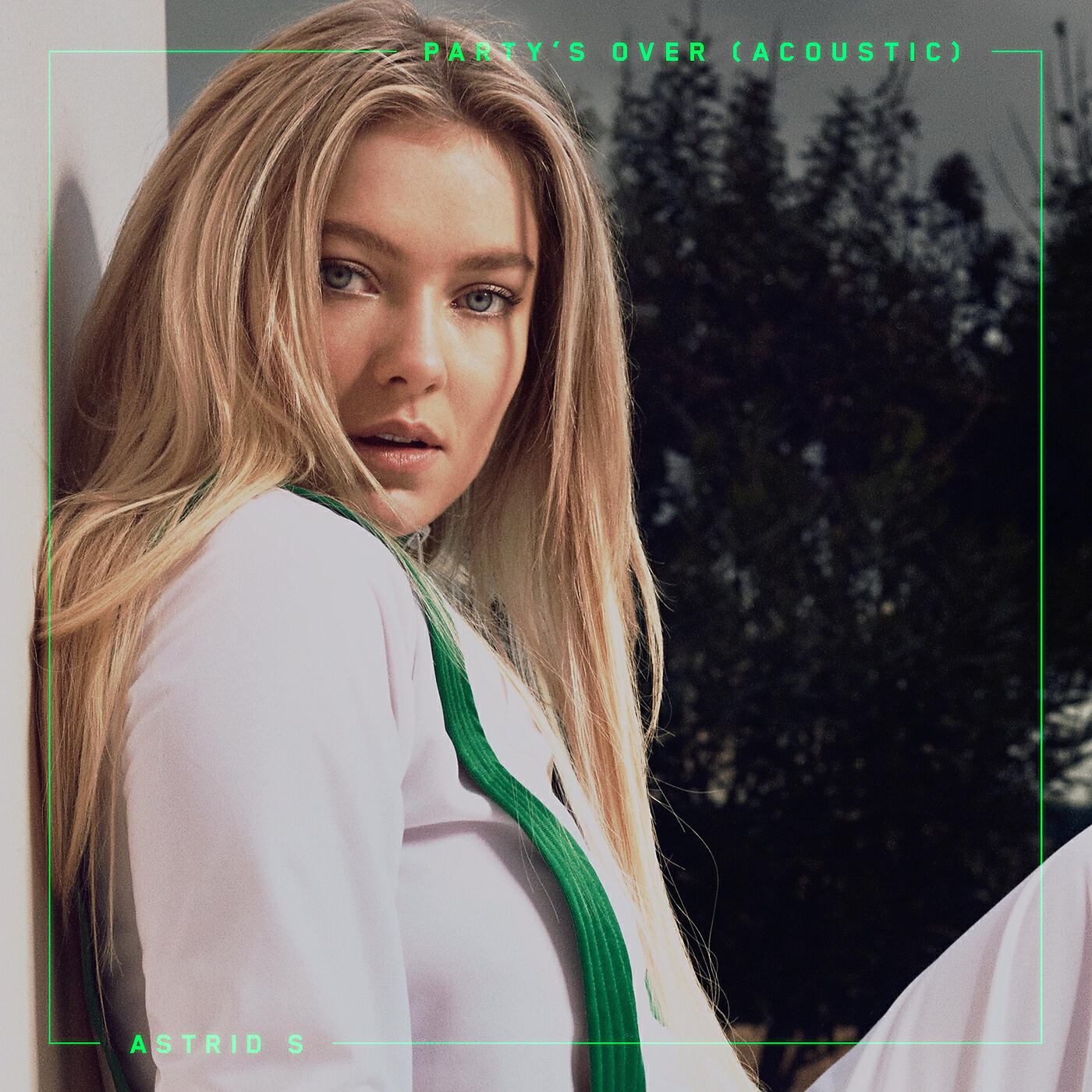 Astrid S - Does She Know (Acoustic)