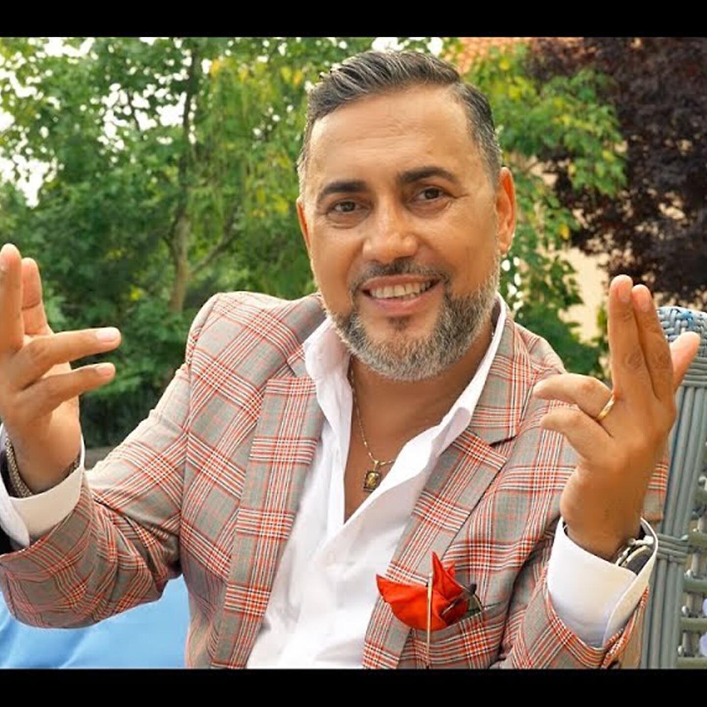Sorinel Pustiu - Stati Cuminti Ca Sunteti Fake-Uri