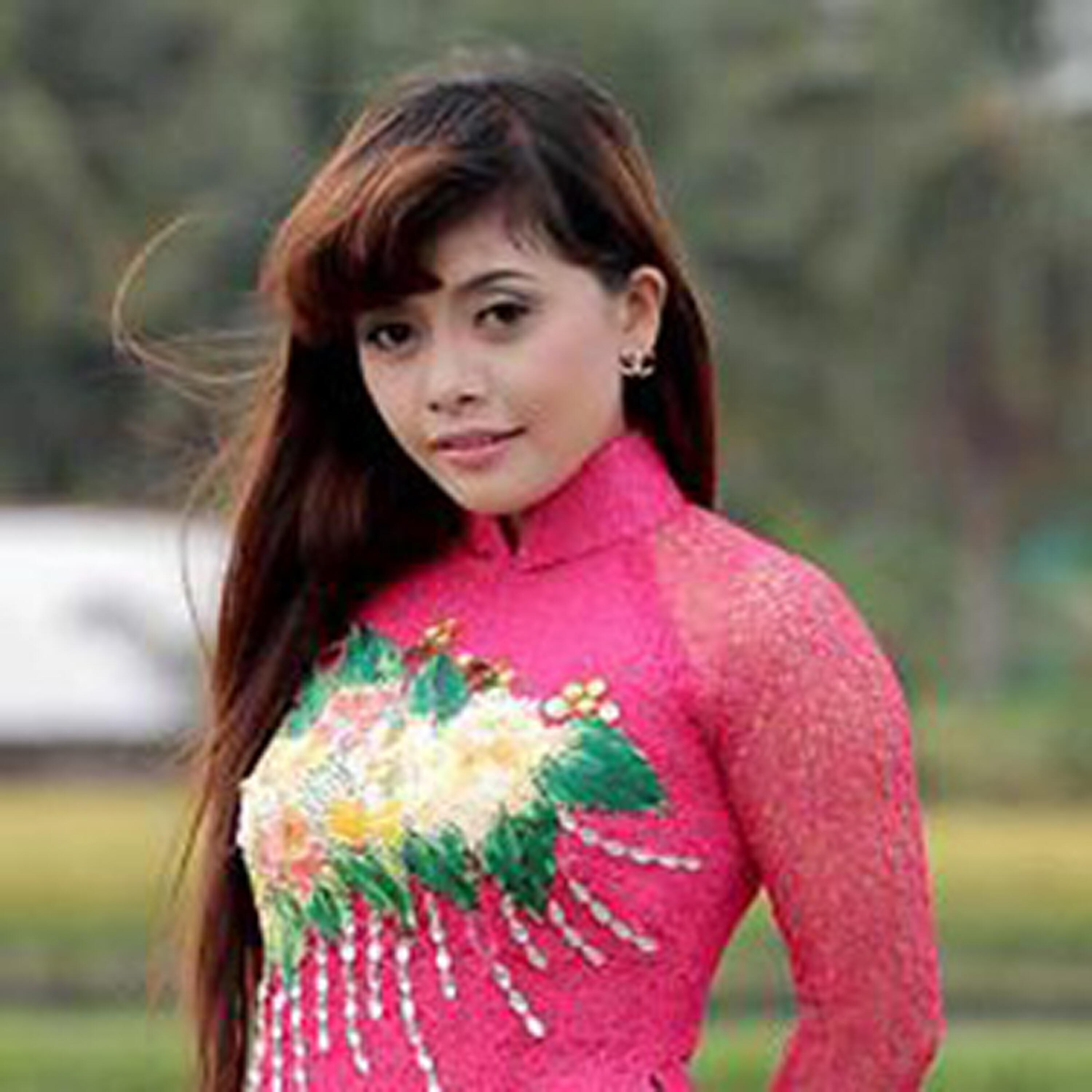 Hồng Quyên - LK Xác Pháo Nhà Ai - Trả Lại Anh