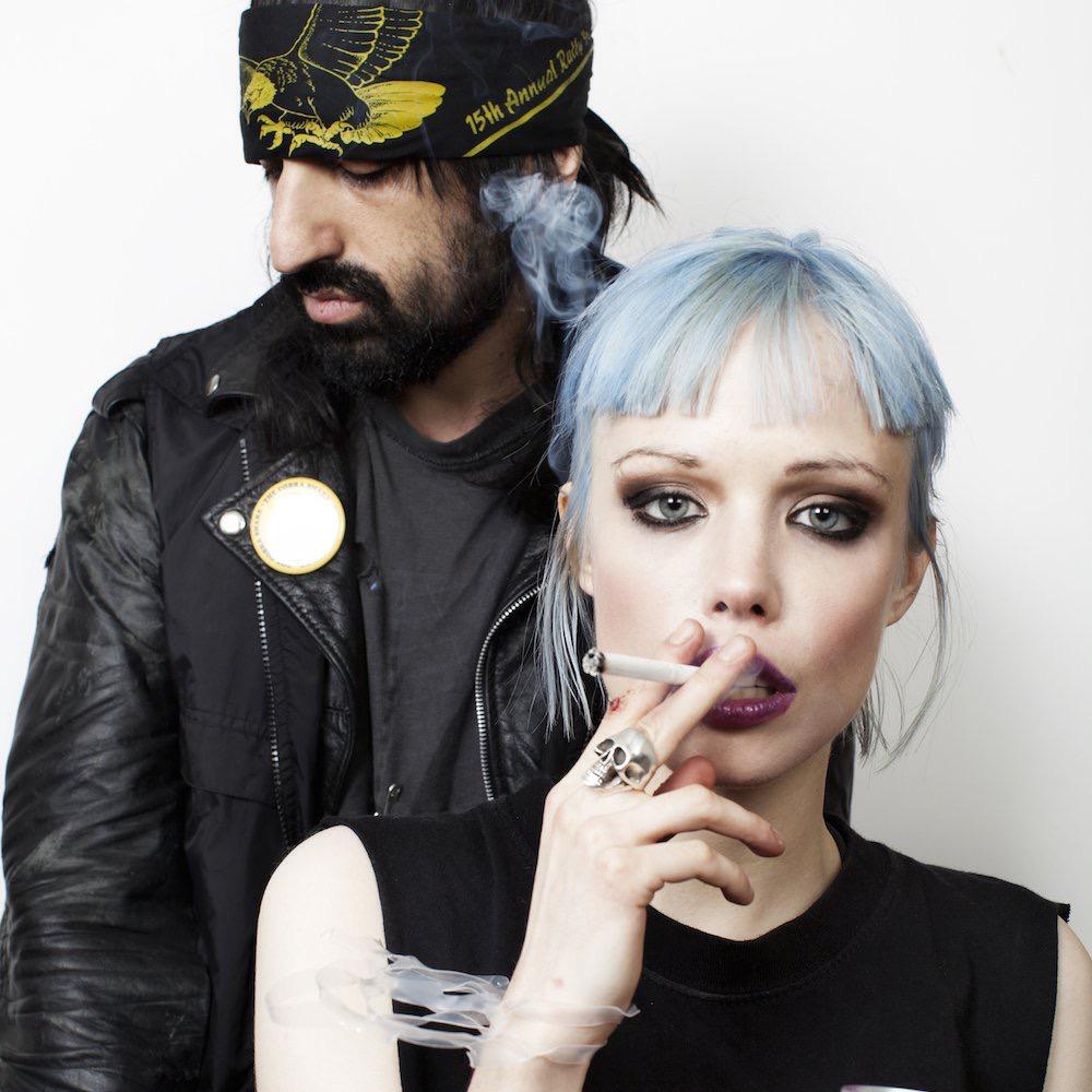 Где crystal castles. Crystal Castles. Кристал Кастл группа. Элис Гласс Crystal Castles. Итан Кэт Crystal Castles.